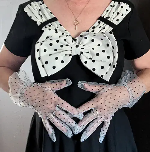 polka dot gloves with frill in black or white with black polka dots
